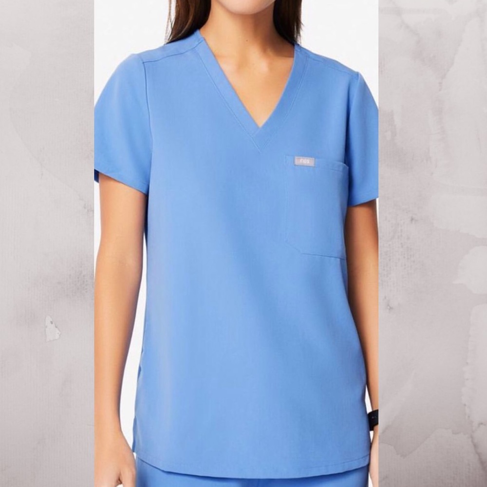 Figs one pocket catarina top